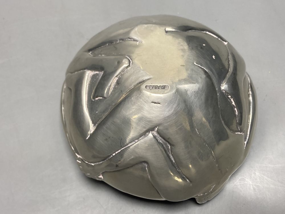A Carrol Boyes pewter dish, a Russian papier mache snuff box, etc. (5)